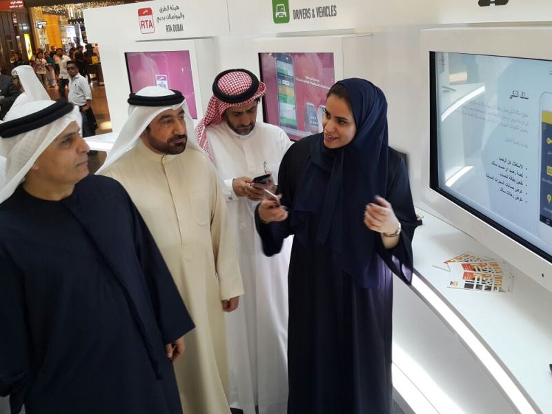 عنصر من مكتبة صور الهيئة عن الطاير يفتتح فعاليات أسبوع السعادة للمتعاملين في دبي مول