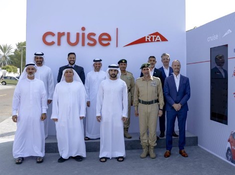 Image for Hamdan bin Mohammed goes on first test ride of Cruise autonomous electric vehicle in Jumeirah 1