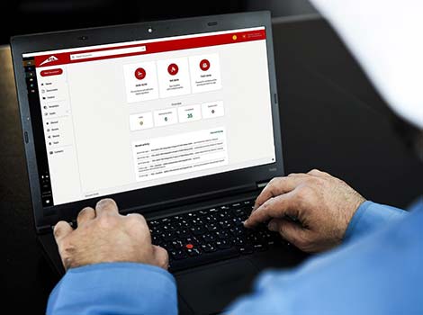 an image of an RTA employee using digital signature system 