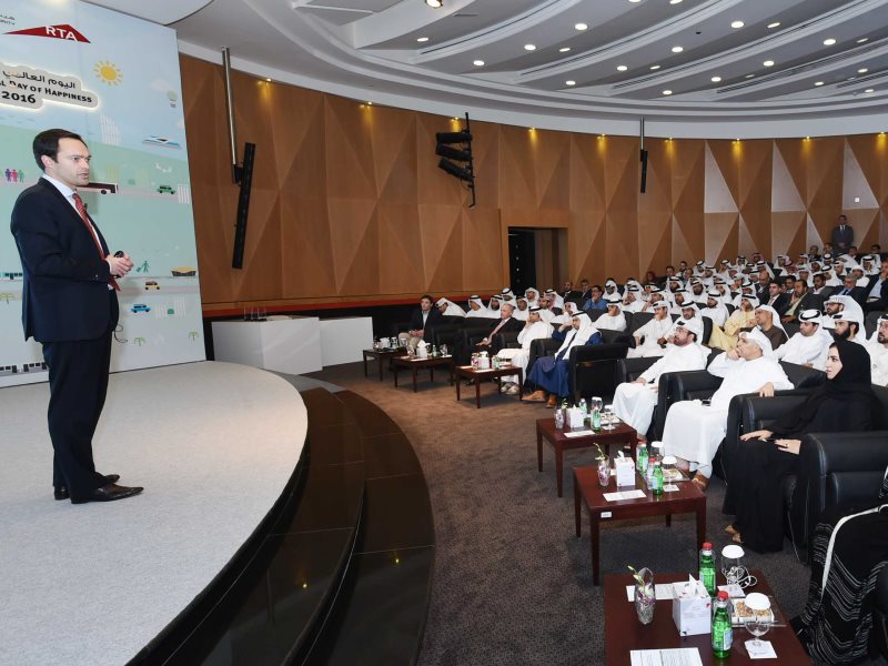 عنصر من مكتبة صور الهيئة عن (طرق دبي) تحتفل بيوم السعادة العالمي باستضافة متحدثين عالميين